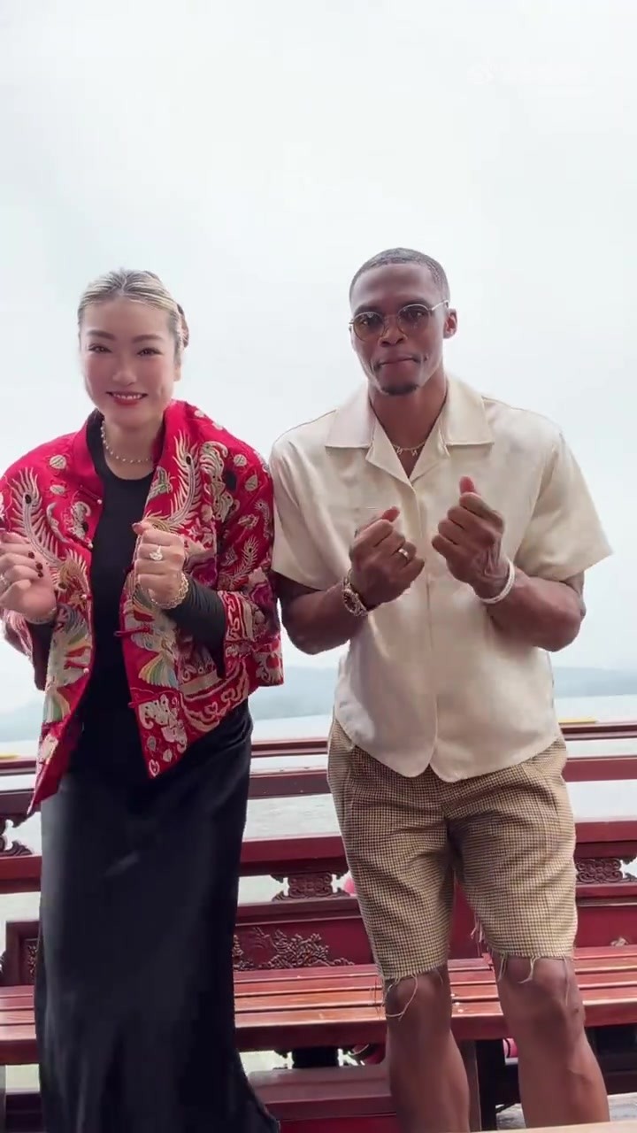 李梦威少梦幻联动🥰感觉梦姐这体格能单打威少😂